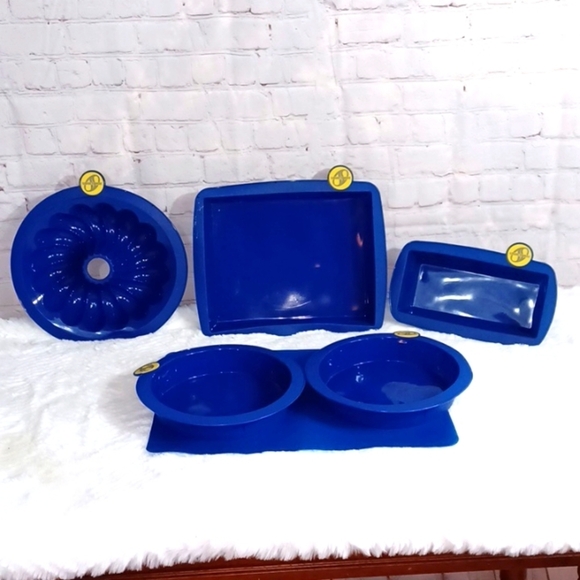 Smart Ware Silcon Bake Ware Brand New In Plastic 6Pieces 3 Pot Holder 9 Pieces - Picture 1 of 14